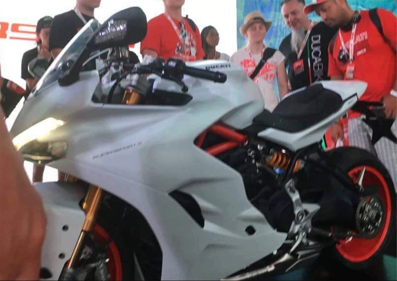 
Hình ảnh đầu tiên và duy nhất của Ducati 939 Supersport tính đến thời điểm này.
