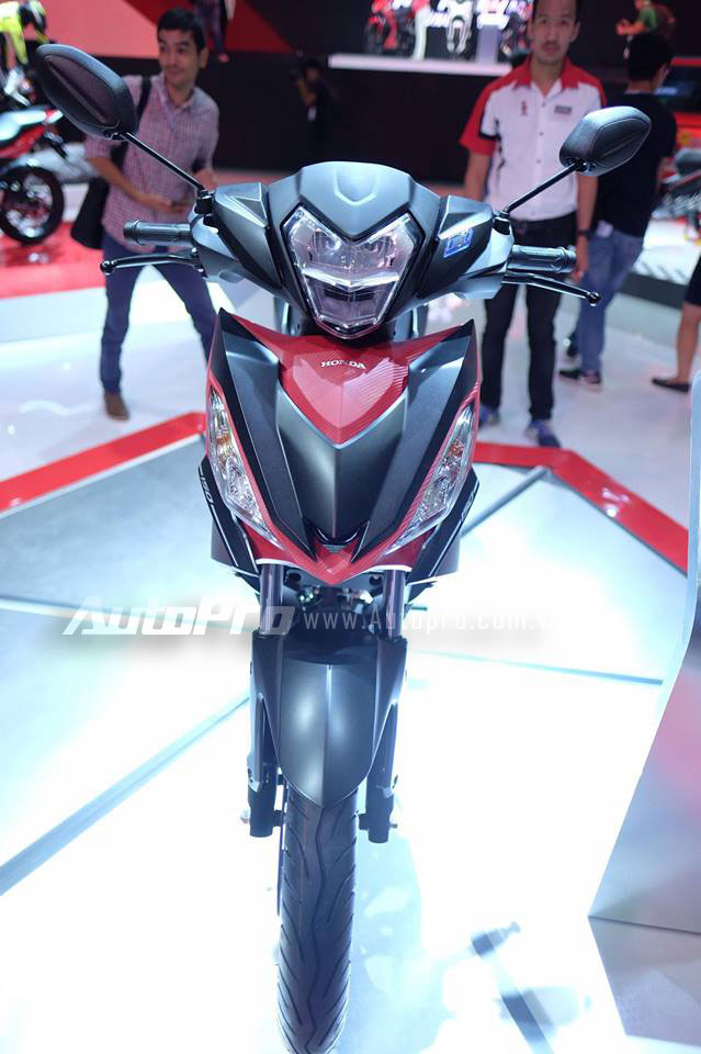 
Trên thực tế, tin đồn về việc Honda lắp ráp xe côn tay cạnh tranh với Yamaha Exciter 150 tại thị trường Việt Nam đã xuất hiện từ hồi tháng 1/2016. Sau đó, hình ảnh rò rỉ của Honda Supra 150X tại Indonesia được lan truyền trên mạng xã hội càng khiến nhiều người tin vào những lời đồn thổi.
