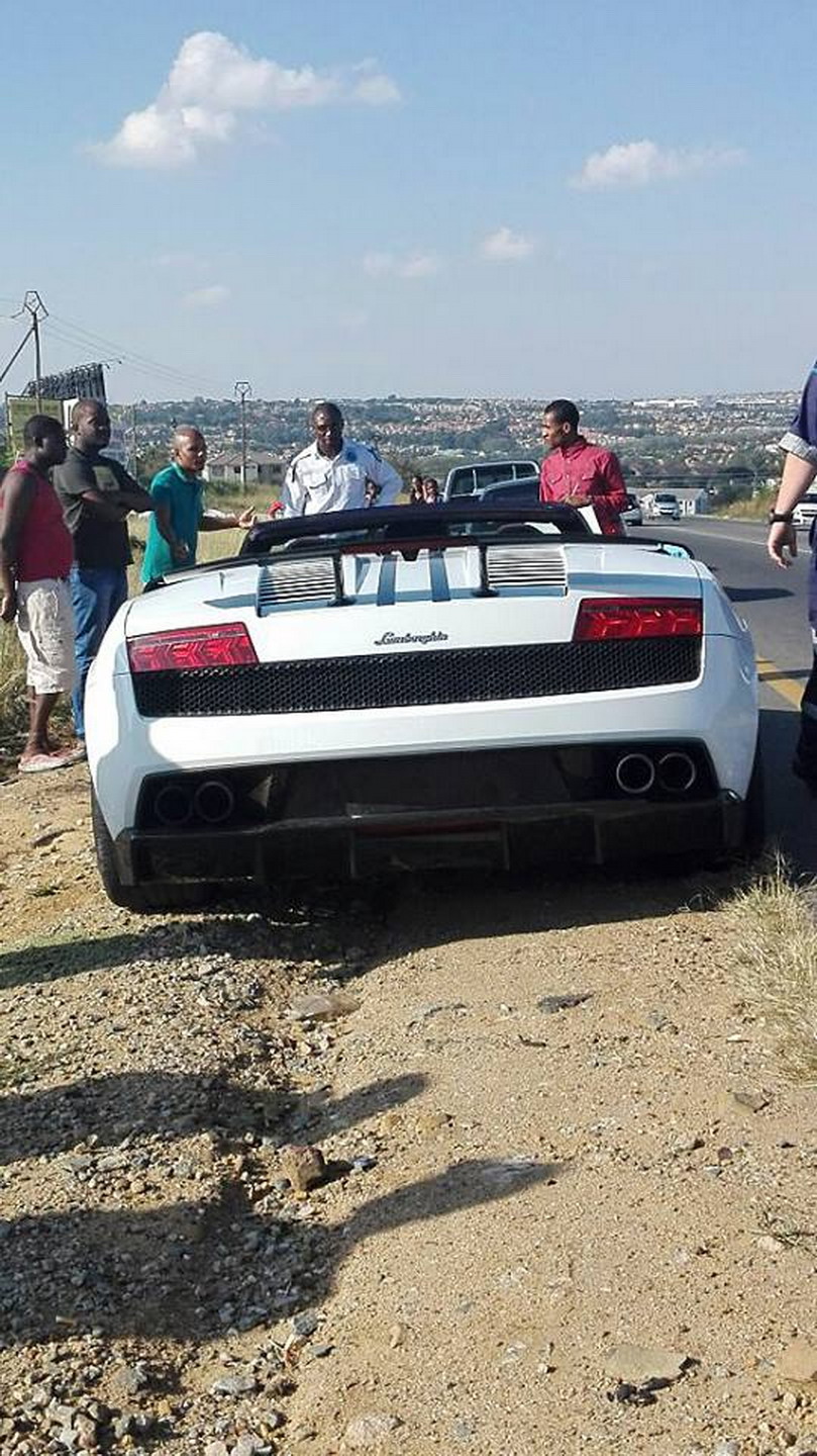 
Siêu xe Lamborghini Gallardo tại hiện trường vụ tai nạn.
