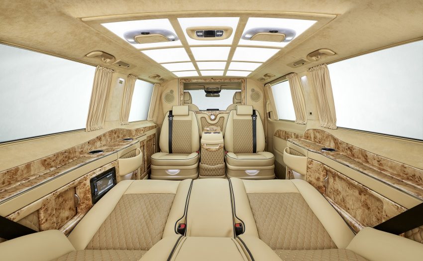 
Điểm nhấn bên trong Mercedes-Benz V-Class độ là ghế thương gia chỉnh điện, quầy bar mini, hệ thống liên lạc tiên tiến, đèn chiếu sáng và giải trí đầy đủ.
