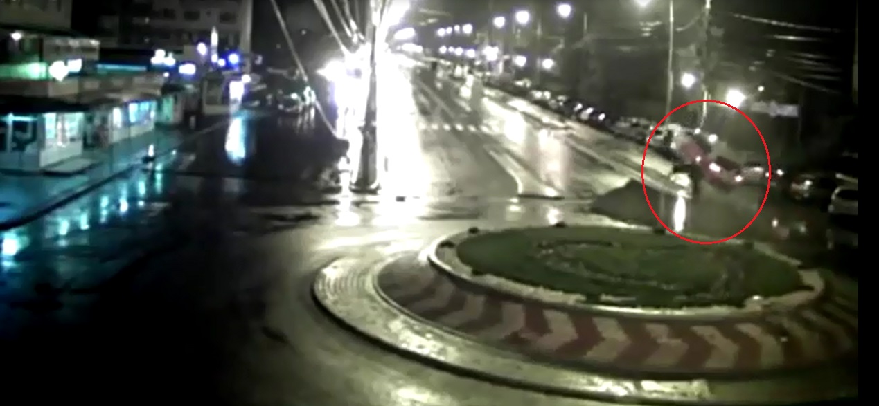 ... và bay lên không trung. Ảnh cắt từ video