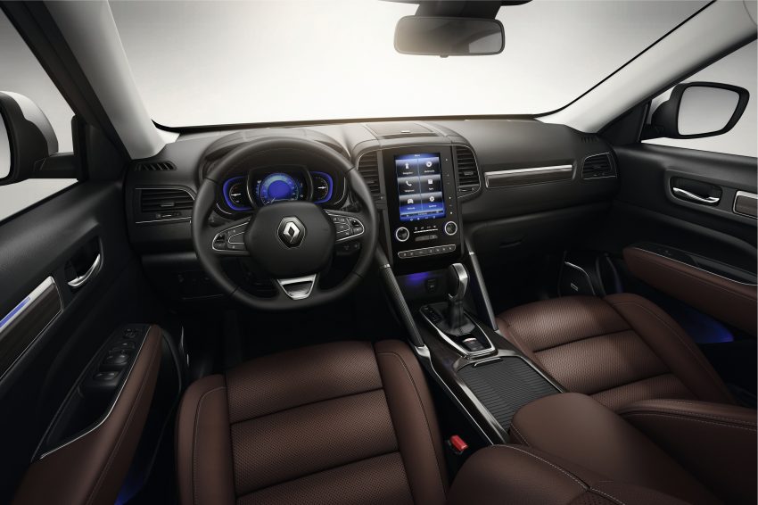 
Tùy thuộc vào bản trang bị, Renault Koleos 2016 sẽ có ghế trước chỉnh điện 6 hướng, sưởi ấm và thoáng khí. Vô lăng sưởi ấm, kính chắn gió tự sấy và hệ thống lọc không khí nội thất sẽ chỉ có trên một số bản trang bị.
