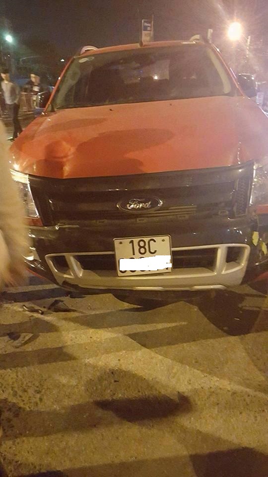 
Chiếc Ford Ranger bị hư hỏng đáng kể sau vụ tai nạn. Ảnh: Beatvn
