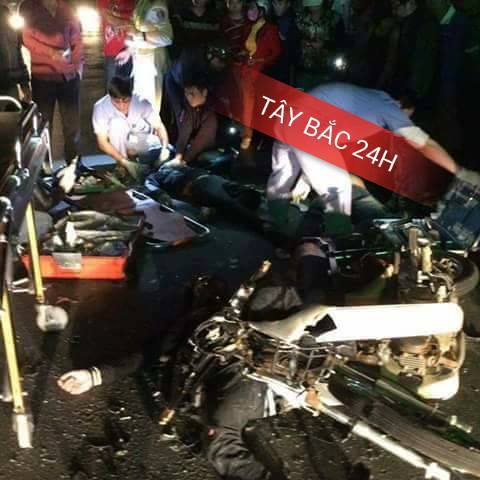 
Chiếc xe máy tan nát tại hiện trường vụ tai nạn.
