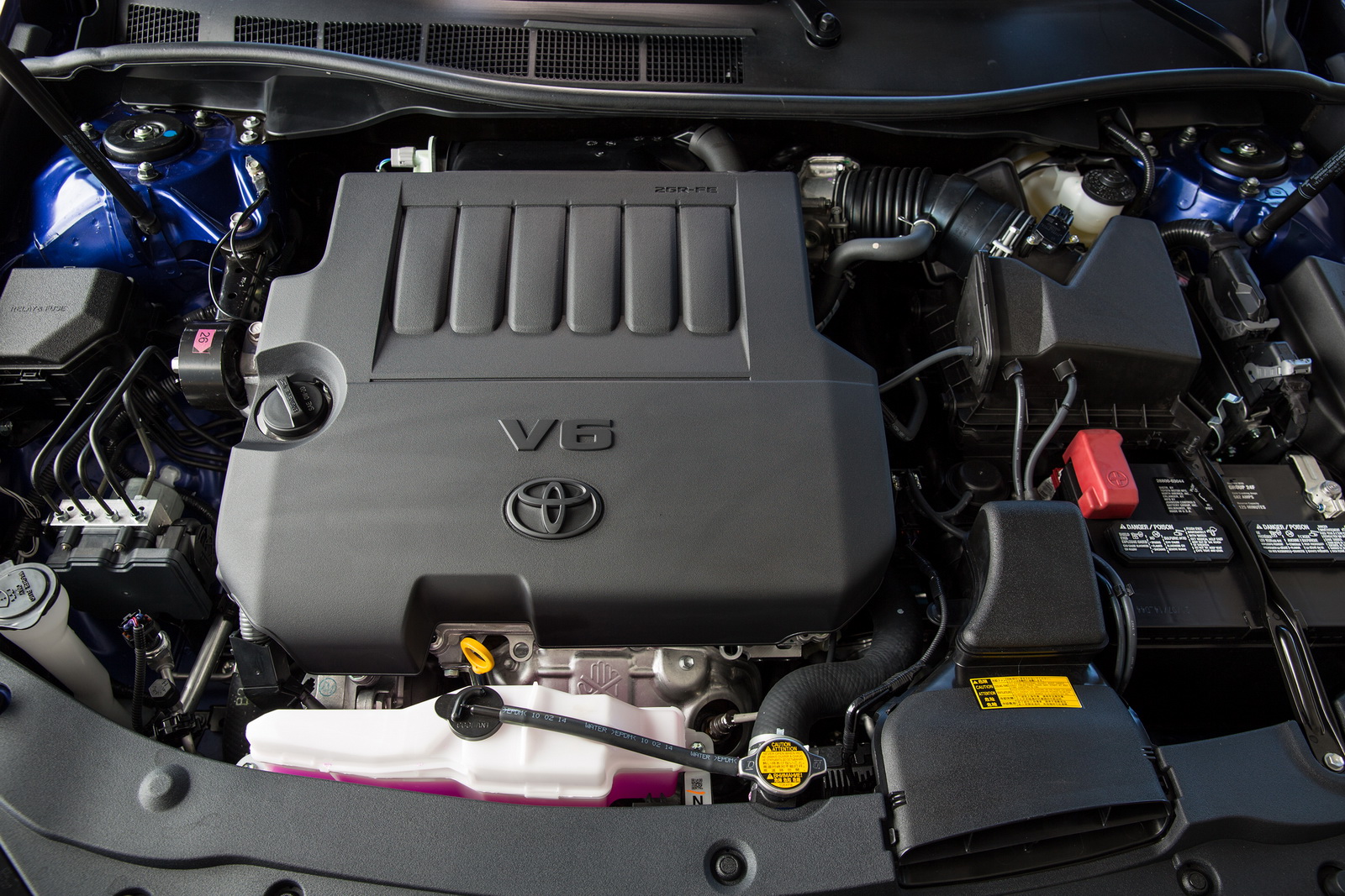 
Ở phiên bản mới, Toyota Camry tiếp tục sử dụng động cơ xăng 4 xy-lanh, dung tích 2,5 lít, sản sinh công suất tối đa 178 mã lực và mô-men xoắn cực đại 230 Nm. Thứ hai là động cơ V6, dung tích 3,5 lít với công suất tối đa 268 mã lực và mô-men xoắn cực đại 336 Nm. Sức mạnh được truyền tới bánh thông qua hộp số tự động 6 cấp.
