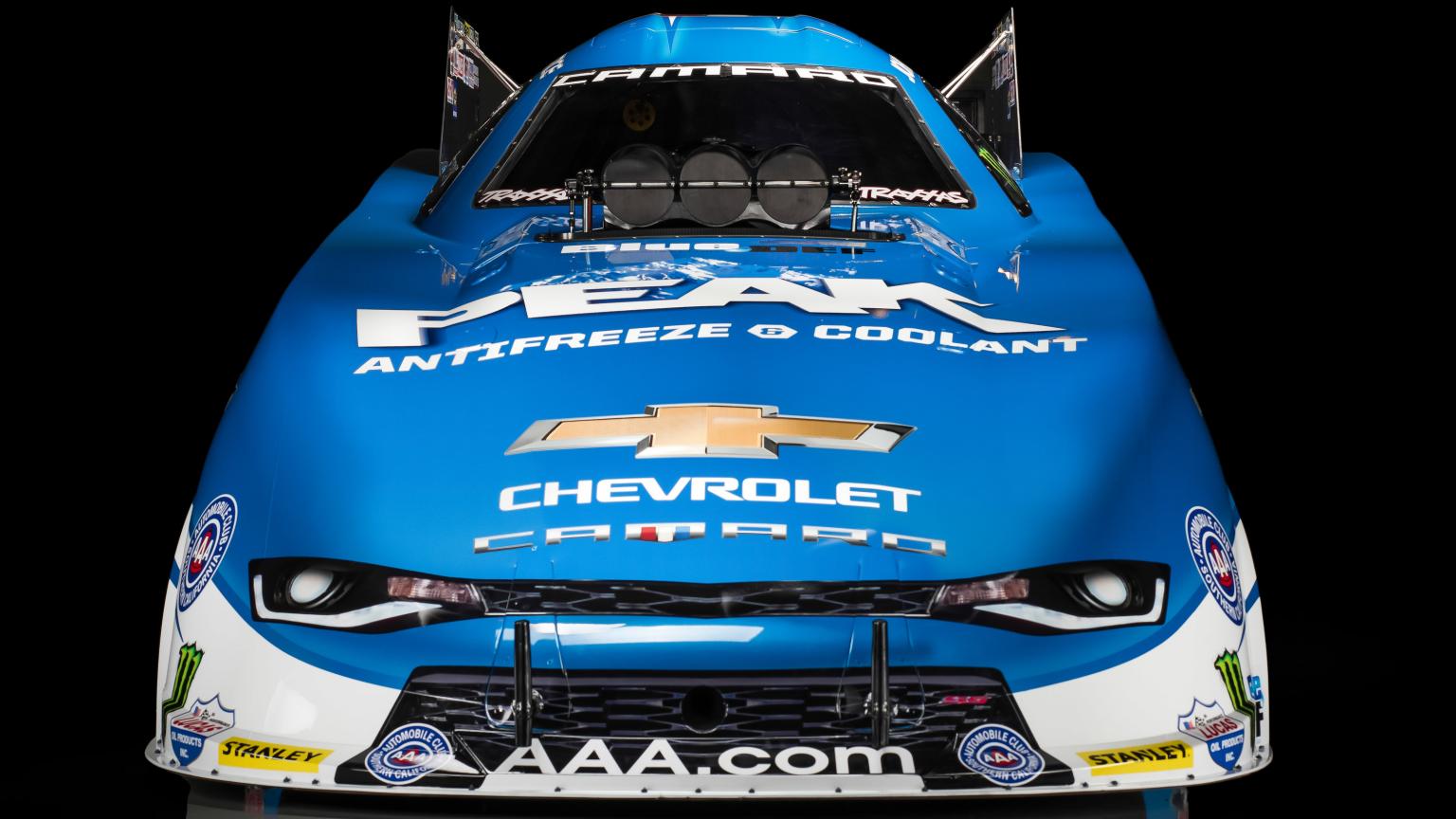 
Từ một chiếc Chevrolet Camaro tiểu chuẩn, hãng độ đã biến chiếc xe cơ bắp của Mỹ thành một con quái vật. Nhìn từ trước, xe như mang đầu của cá mập nhưng nhìn từ cạnh bên, xe sở hữu thân hình của một tên lửa.
