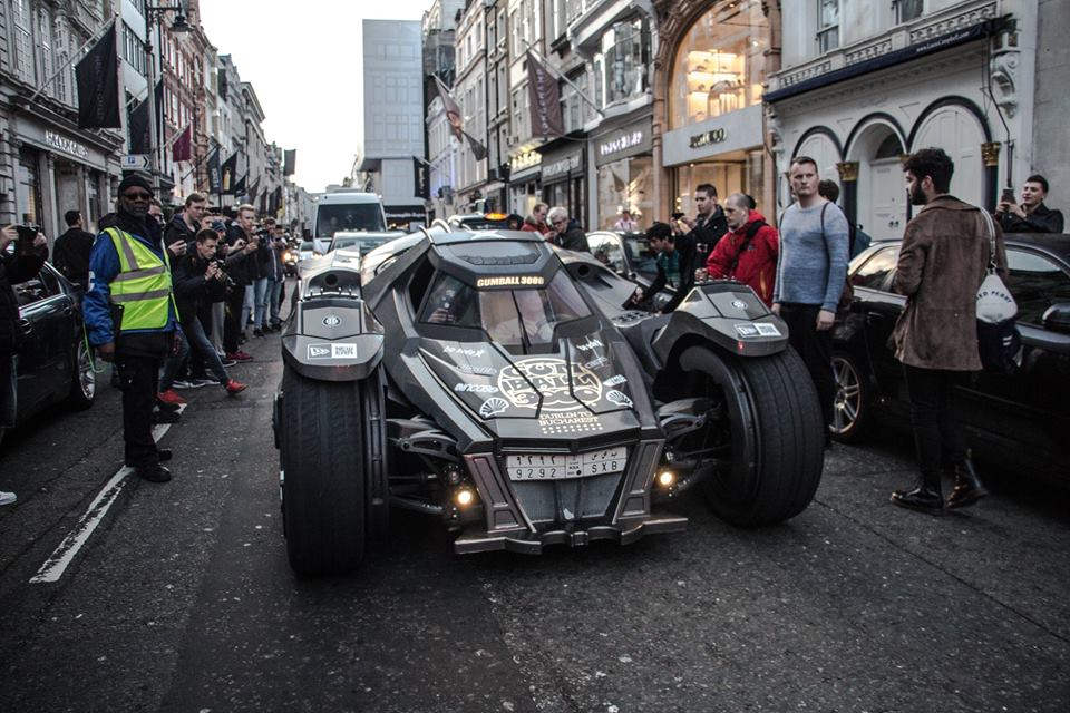 
Chiếc Batmobile trong hành trình siêu xe Gumball 3000 2016 là hàng thửa độc nhất vô nhị của đội Galag. Trái tim của chiếc Batmobile là khối động cơ V10, dung tích 5,2 lít lấy từ Lamborghini Gallardo. Động cơ sản sinh công suất tối đa 560 mã lực và kết hợp với hộp số dạng lẫy gạt.
