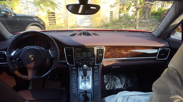 
Nội thất bên trong Porsche Panamera Turbo Exclusive. Ảnh: Otofun
