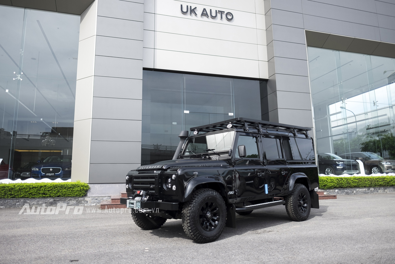 Land Rover Defender hiện đã chính thức bị khai tử. 2 trong số những chiếc Land Rover Defender cuối cùng xuất xưởng mới đây đã được đưa về Việt Nam dưới dạng phiên bản đặc biệt mang tên 1948-2015 X-Spec Edition.