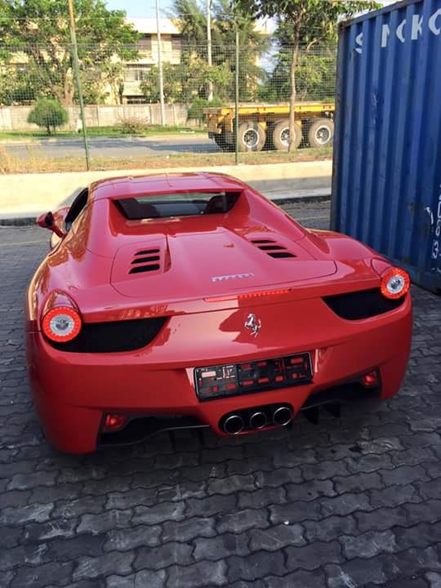 
Thay vì sử dụng loại mui mềm thường thấy trên F360 Spider và F430 Spider, Ferrari 458 Spider lại sử dụng hệ thống mui xếp cứng tương tự California. Quá trình đóng hoặc mở mui trên Ferrari 458 Spider diễn ra trong khoảng 14 giây.
