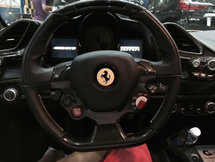 
Ferrari 488 GTB sử dụng động cơ V8, tăng áp kép, dung tích 3,9 lít, sản sinh công suất tối đa 661 mã lực tại vòng tua máy 8.000 vòng/phút và mô-men xoắn cực đại 760 Nm tại 3.000 vòng/phút. Kết hợp cùng hộp số ly hợp kép 7 tốc độ, siêu ngựa mất khoảng 3 giây để tăng tốc từ 0-100 km/h trước khi đạt vận tốc tối đa 330 km/h.
