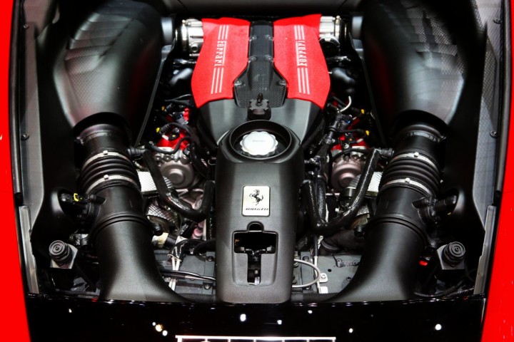 
Dựa trên khối động cơ nguyên bản V8, tăng áp kép, dung tích 3,9 lít, nhà độ VOS Performance đưa ra 3 gói nâng cấp công suất cực đại khác nhau là 750 mã lực, 850 mã lực và mạnh mẽ nhất là 900 mã lực cùng mô-men xoắn cực đại đạt 1.200 Nm. Để đạt được các công suất trên, nhà độ đến từ Đức can thiệp vào ECU của xe, cải thiện bộ tăng áp và trang bị ống xả thể thao hoàn toàn mới.
