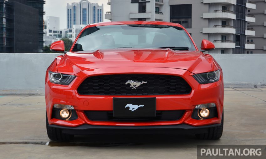 
Tại thị trường Malaysia, Ford Mustang có 5 tùy chọn màu sơn là đỏ, trắng, đen, xanh dương và xám.
