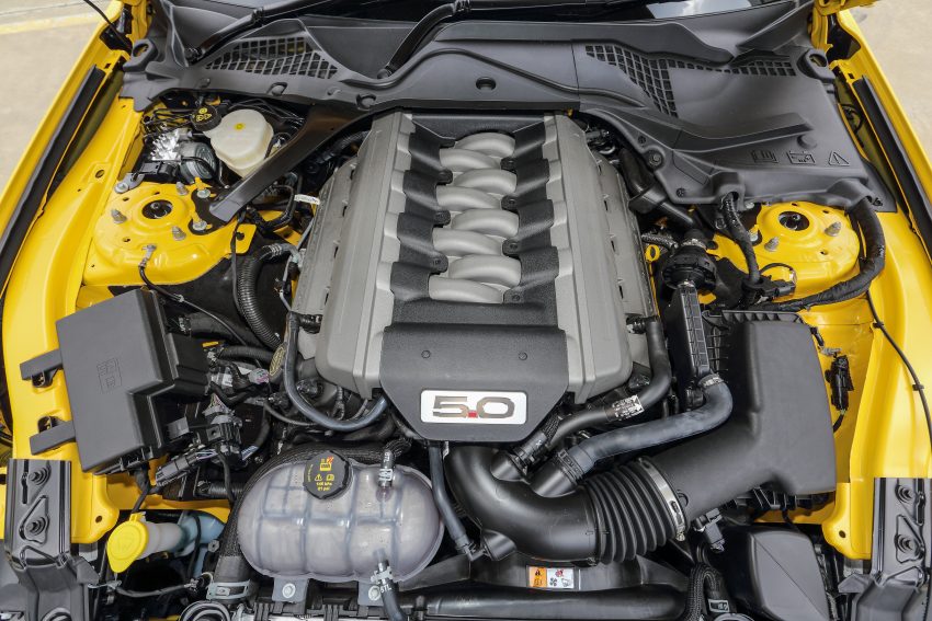
Thông số kỹ thuật của Ford Mustang tại thị trường Malaysia giống với xe ở châu Âu và khác xe ở Mỹ. Cụ thể, Ford Mustang 5.0 GT được trang bị động cơ V8, dung tích 5.0 lít với công suất tối đa 416 mã lực tại vòng tua máy 6.500 vòng/phút và mô-men xoắn cực đại 530 Nm tại vòng tua máy 4.250 vòng/phút.
