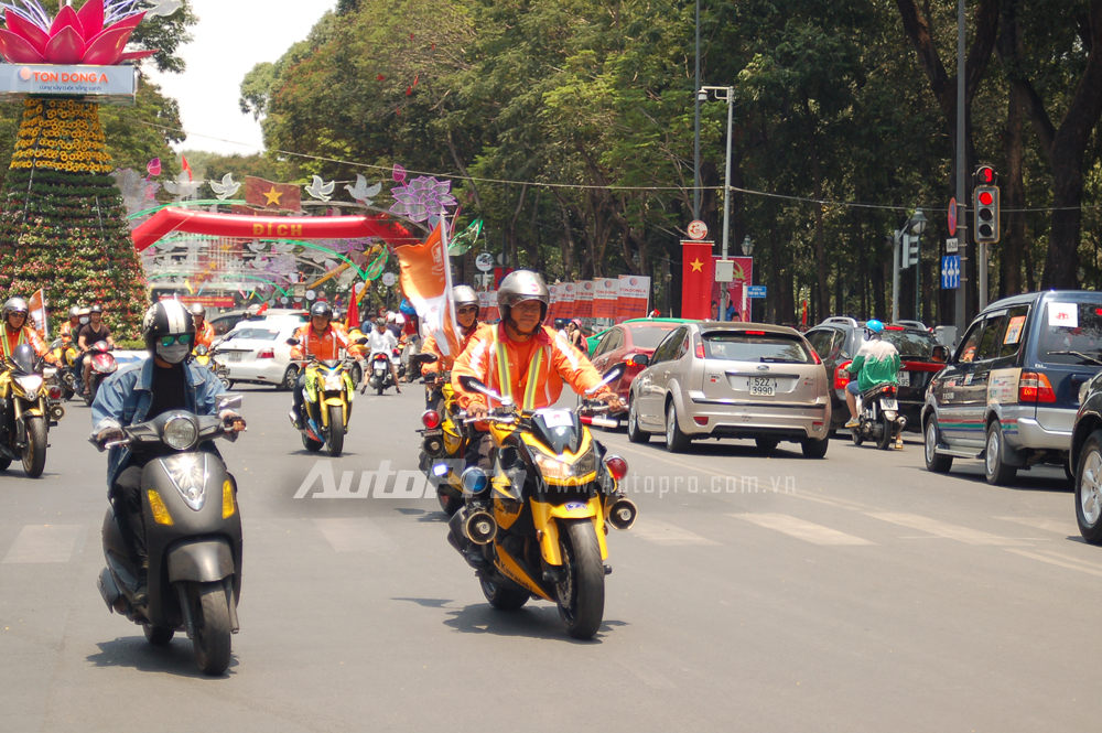 
Kawasaki Z1000 thế hệ cũ từng tạo nên danh hiệu chiếc xe nakedbike thần thánh tại thị trường Việt Nam.
