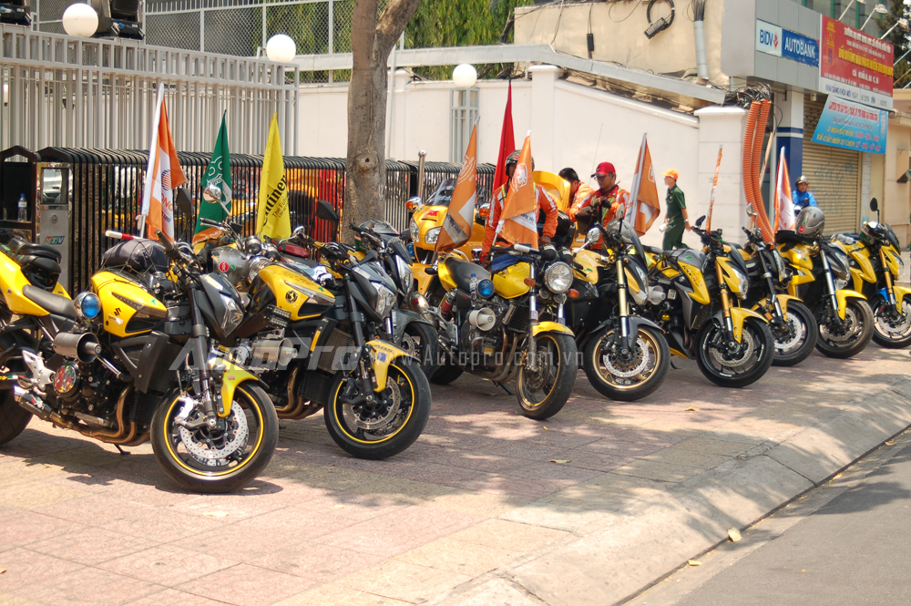 
Sau khi diễu hành qua nhiều tuyến phố đoàn mô tô khủng tập trung tại đài truyền hình HTV và nhiều người đam mê mô tô có dịp mục sở thị những chiếc PKL đình đám tại thị trường Việt Nam.
