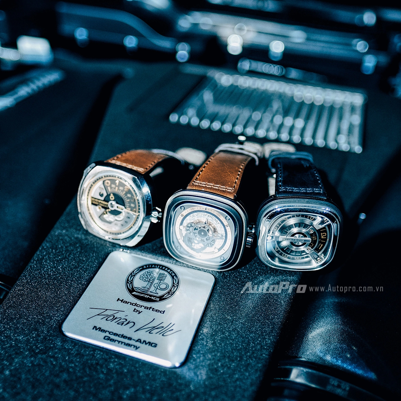 
Bộ ba đồng hồ thuộc dòng V, P, M của SevenFriday khoe sắc bên động cơ V8 của ông vua địa hình Mercedes-Benz G63 AMG.
