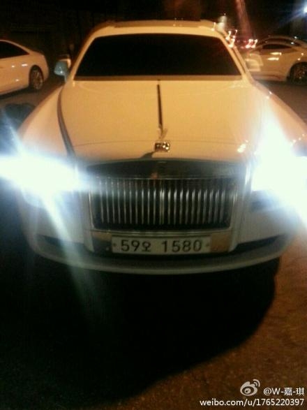 
... và Rolls-Royce Ghost sang trọng được cho là của Yoochun.
