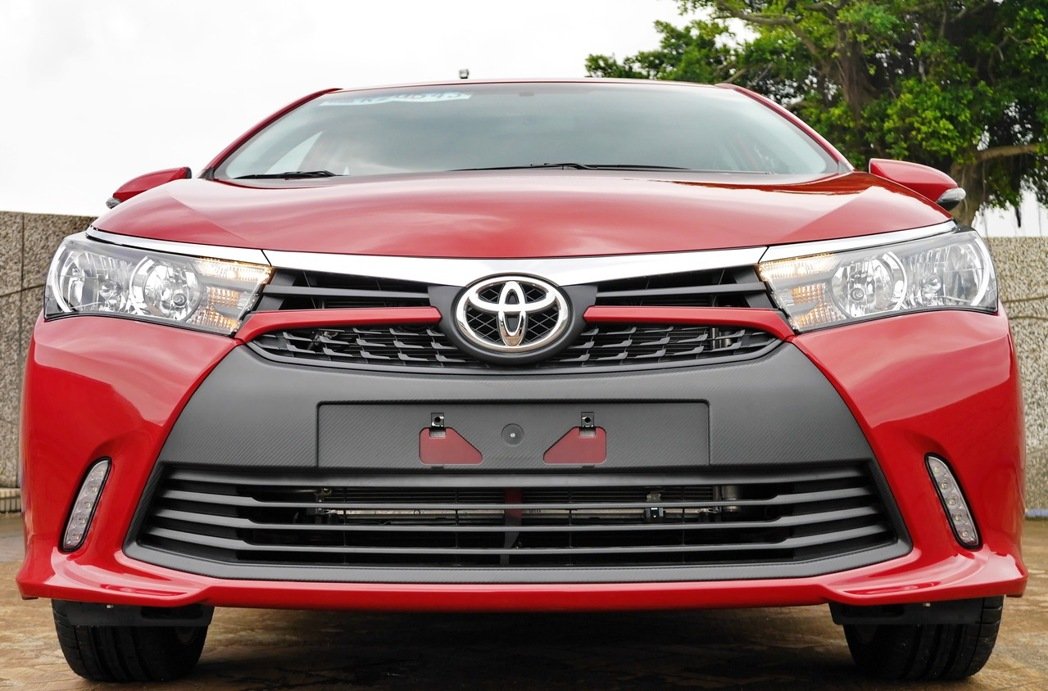 
Mục tiêu ra đời của Toyota Corolla Altis X là thu hút nhóm khách hàng trẻ tuổi tại thị trường Đài Loan. Được biết, trong suốt 14 năm qua, Toyota Corolla Altis luôn là mẫu xe đứng đầu về doanh số bán tại thị trường Đài Loan.

