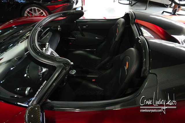
Koenigsegg CCX ra mắt lần đầu tiên vào năm 2009 với giá bán xuất xưởng vào khoảng 976.500 USD, sau vài năm lăn bánh những chiếc CCX trở nên hiếm có và thường được các đại lý siêu xe đội giá bán thêm hàng trăm nghìn USD.
