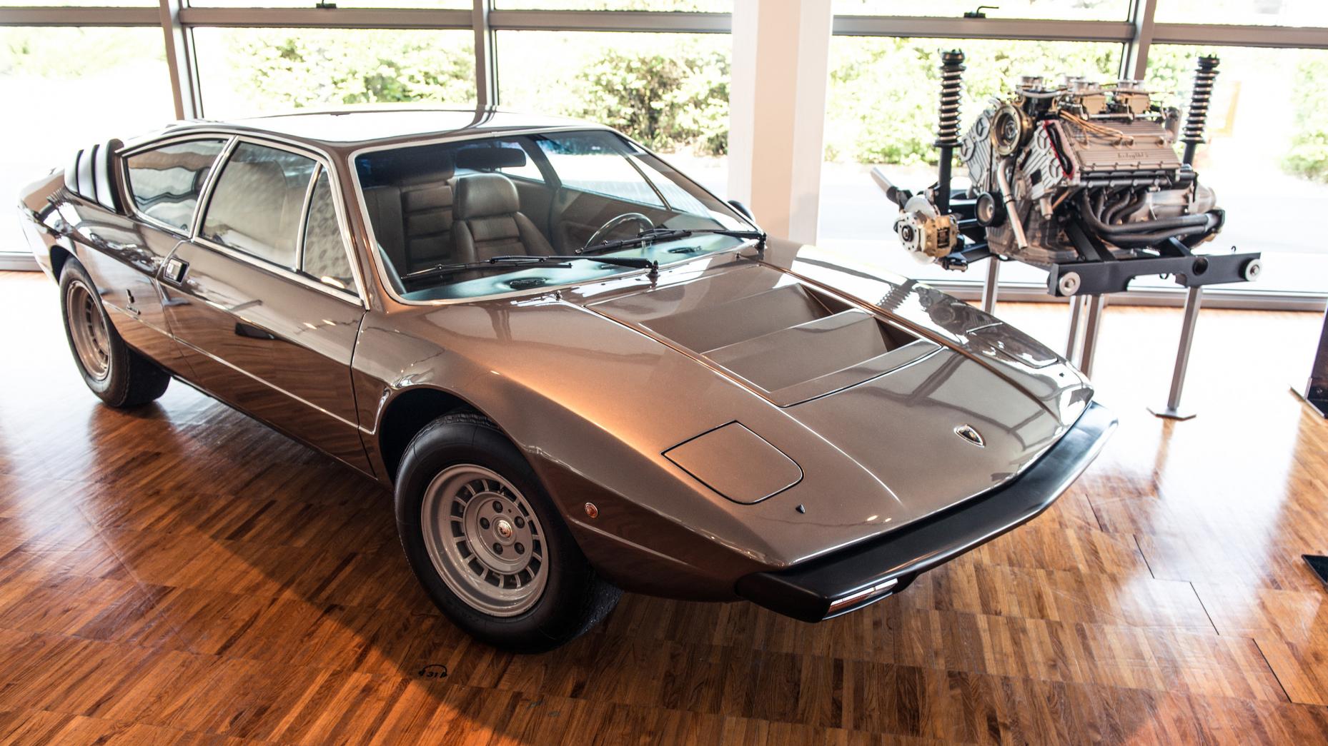 Lamborghini Urraco P3000: Câu trả lời của Lamborghini đối với Ferrari Dino. Xe được thiết kế chỗ ngồi kiểu 2+2.