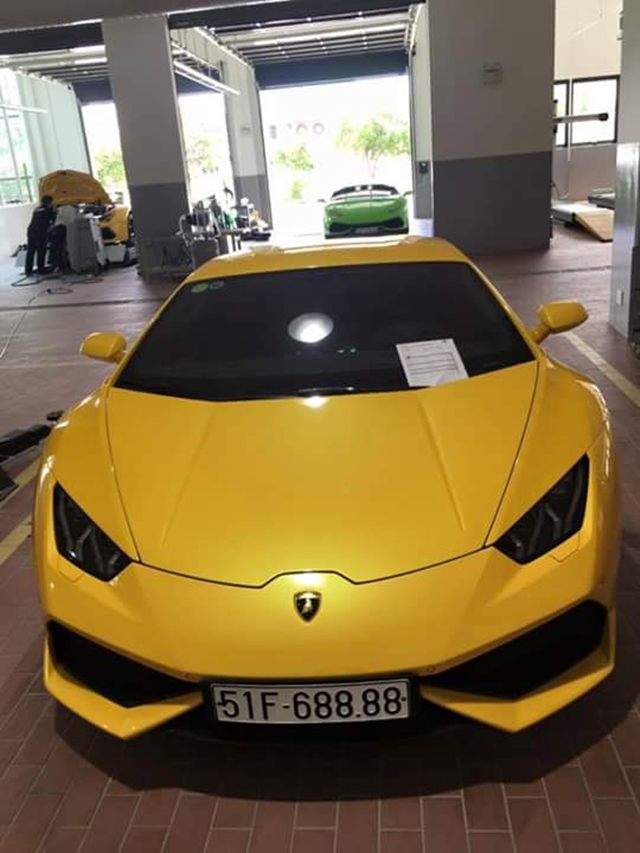
Lamborghini Huracan màu vàng biến tứ quý 8 thuộc sở hữu của doanh nhân Nguyễn Quốc Cường hay còn gọi Cường Đô la.
