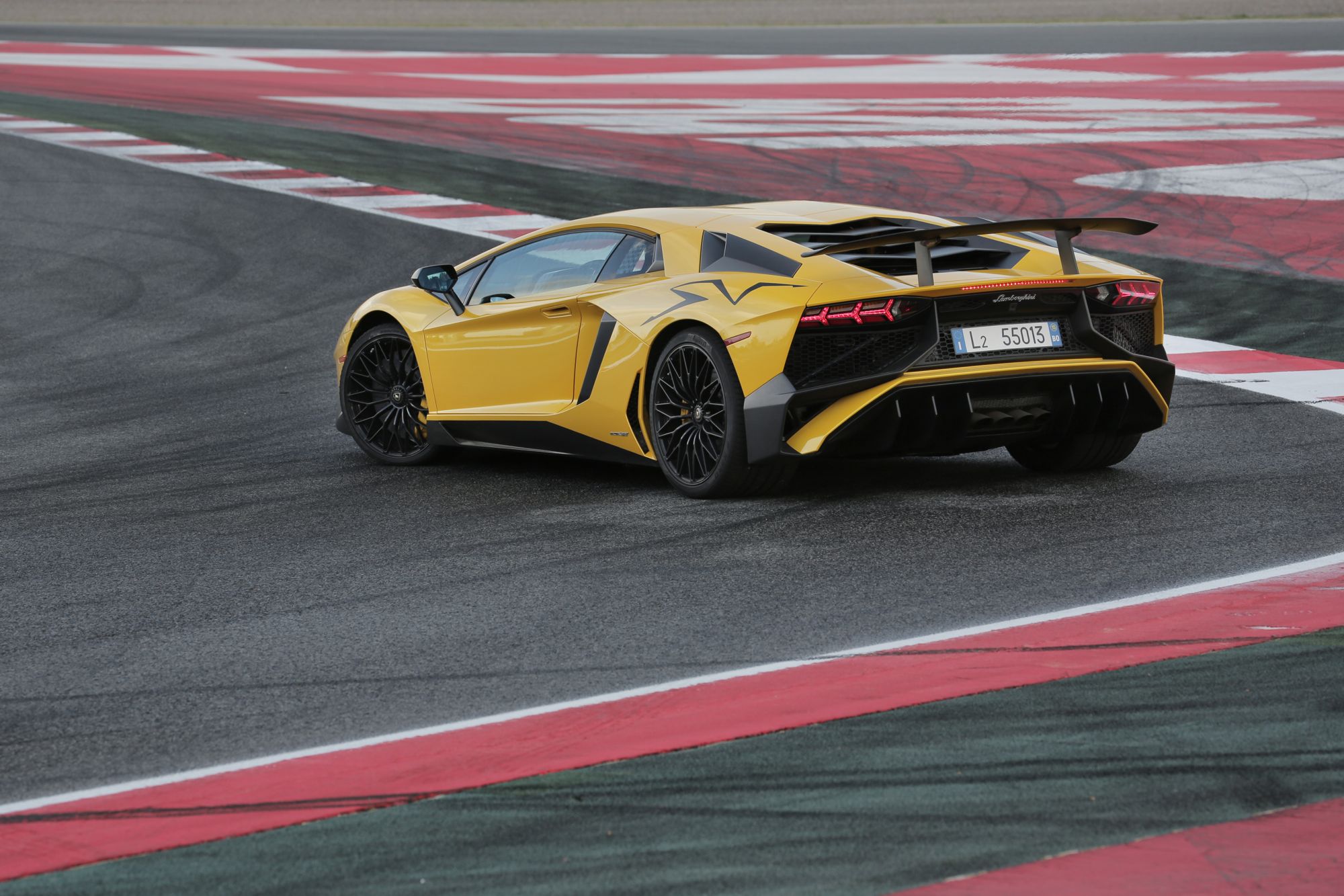 Lamborghini aventador 4k неон. Huracan vs r8. Lamborghini aventador svj. Lamborghini aventador sv green. Lamborghini aventador superveloce coupe.