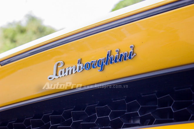 
Lamborghini Huracan được trang bị động cơ V10, dung tích 5,2 lít, sản sinh công suất 610 mã lực tại 8.250 vòng/phút, mô-men xoắn cực đại 560Nm tại 6.500 vòng/phút. Huracan có thể tăng tốc từ 0-100 km/h trong 3,2 giây, vận tốc tối đa 325 km/h.
