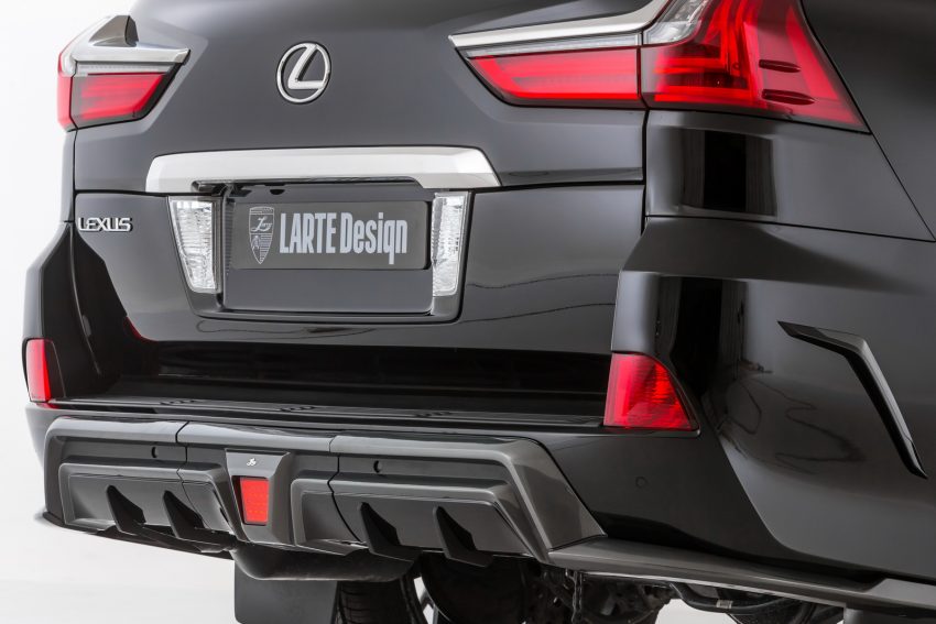Thay đổi ở đuôi xe của Lexus LX570 2016 độ.