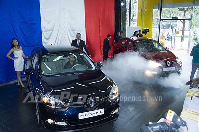 Renault Megane giá 980 triệu đồng.