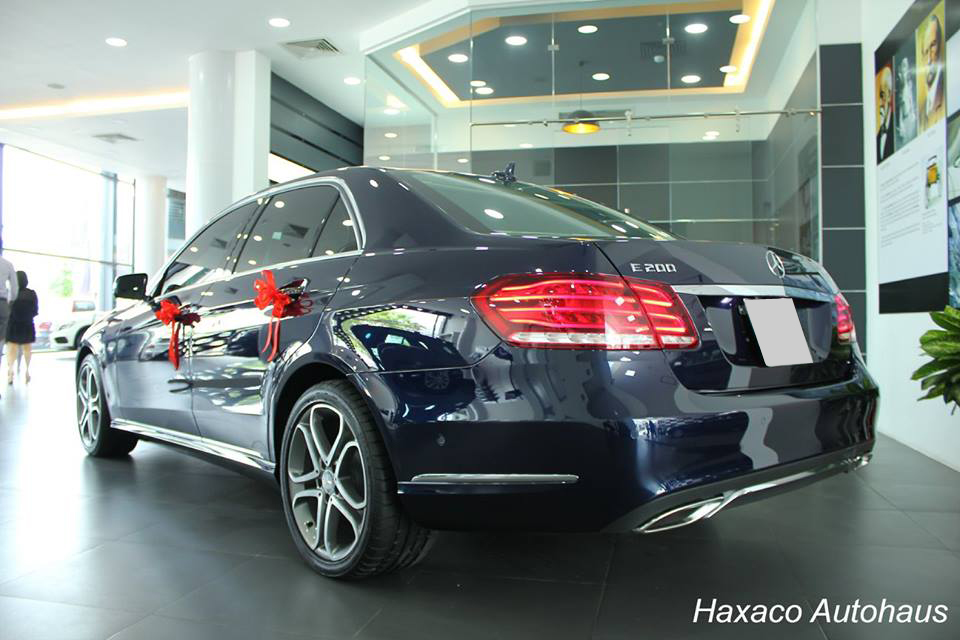 
Tại thị trường Việt Nam, Mercedes-Benz E200 được chào bán với mức giá 2 tỷ Đồng.
