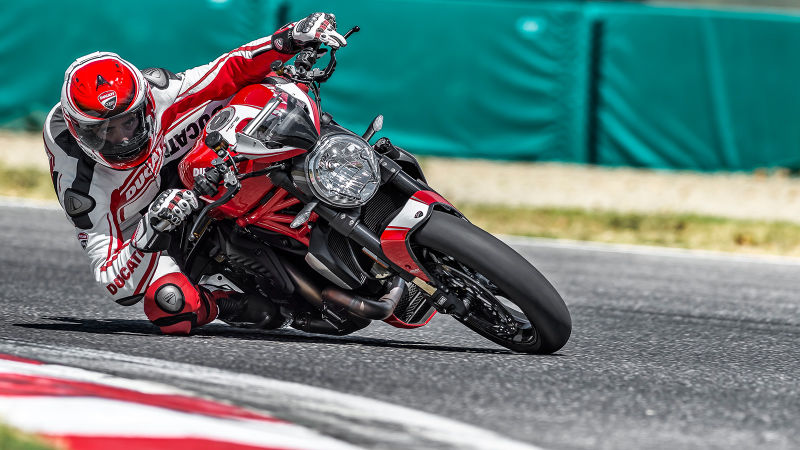 
Ducati Monster 1200 R với khối động cơ 160 mã lực.
