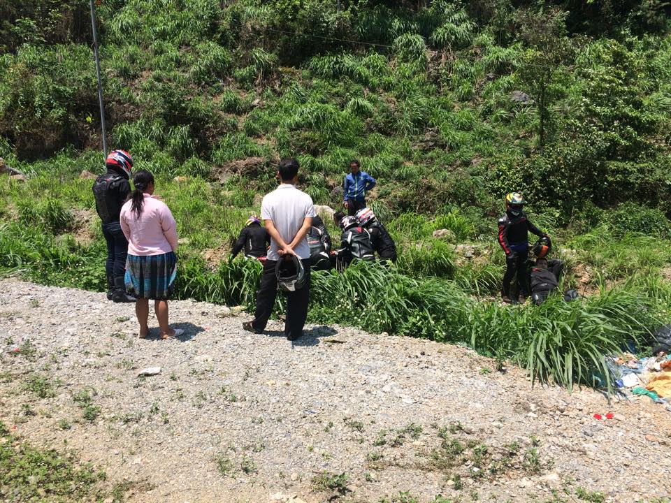
Một vụ tai nạn liên quan đến xe phân khối lớn diễn ra vào hôm qua, ngày 1/5/2016, thu hút khá nhiều sự chú ý của giới biker Việt cũng như cộng đồng mạng. Theo nhiều nguồn tin, đoàn mô tô phân khối lớn khoảng 5 chiếc khi đang di chuyển từ Mộc Châu về Lai Châu thì 1 thành viên trong đoàn gặp nạn.
