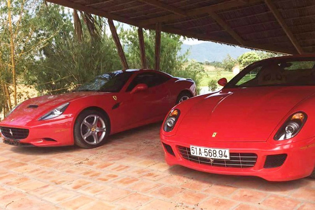 
Cặp đôi Ferrari California đời cũ và 599 GTB màu đỏ.
