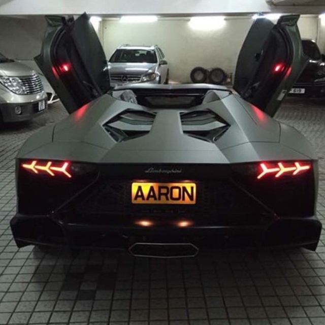 
Siêu bò Lamborghini Aventador đình đám cũng là thú vui sưu tập siêu xe của thiên vương Hồng Kông.
