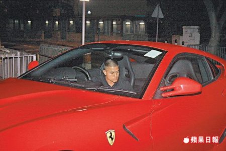 
Có lẽ hãng siêu xe Ferrari được nam thiên vương Hồng Kông khá ưu ái khi ngoài hai chiếc siêu xe triệu đô Ferrari Enzo và Ferrari FXX K, bộ sưu tập Ferrari của Quách Phú Thành còn nổi bật...
