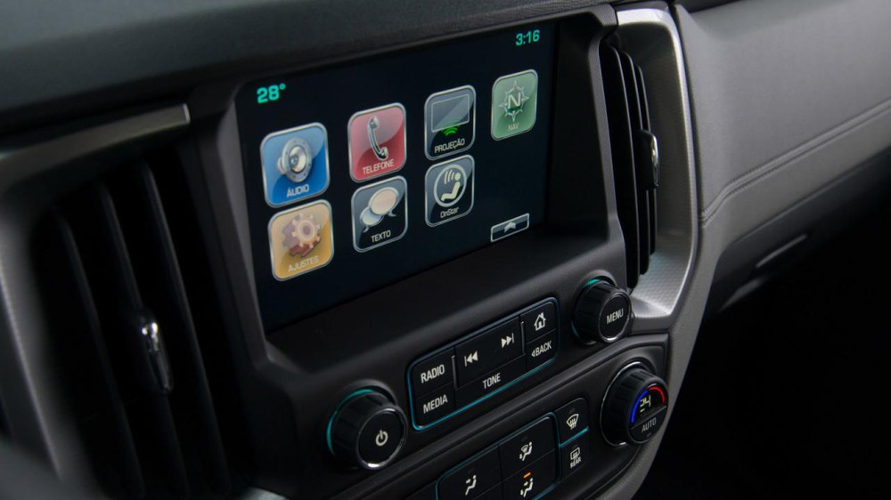 
... và hệ thống thông tin giải trí MyLink tương thích với hai ứng dụng Android Auto cũng như Apple CarPlay.
