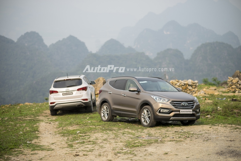  Hyundai Santa Fe 2016 với nâng cấp 3 chế độ lái tác động cả vào vô-lăng, chân ga và hộp số nhưng chưa đủ để tạo được cá tính riêng cho mình. 