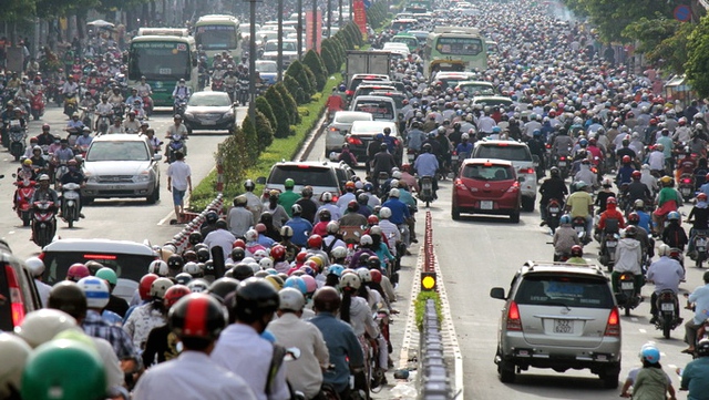 Để chuyển sang sử dụng ô tô, Việt Nam sẽ phải giải quyết bài toán về hạ tầng và thói quen đi lại.