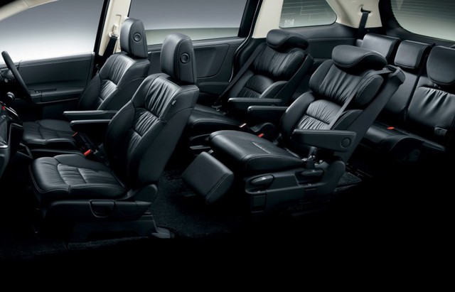 
Khoang cabin rộng rãi trên Honda Odyssey, với hàng ghế giữa rất tiện nghi và sang trọng.
