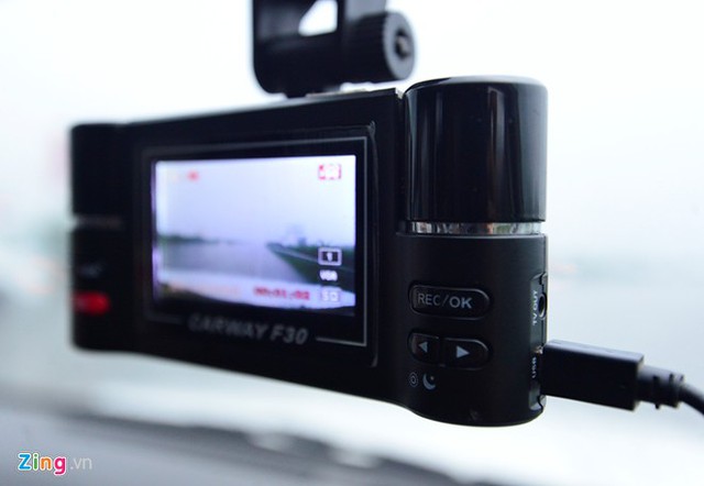 
Toàn đội được trang bị 3 camera chất lượng cao có thể quay video chụp ảnh kèm theo phụ kiện.
