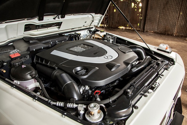 
Khối động cơ V8 5.5L công suất 387 mã lực và sức kéo 530 Nm đưa chiếc SUV nặng hơn 2,5 tấn đạt 100 km/h chỉ trong 6,1 giây. Âm thanh trầm ấm từ hệ thống xả thể thao tạo thêm 1 sức hút khó cưỡng cho G 500 Edition 35.
