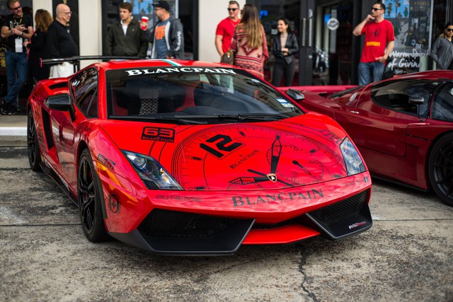 
Lamborghini Gallardo LP570-4 Super Trofeo Stradale trong bộ áo đỏ hiếu chiến.
