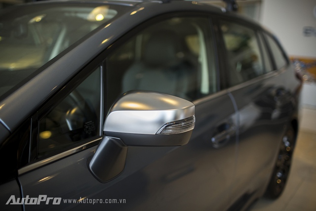 
Gương chiếu hậu của xe được tích hợp xi-nhan và đèn báo hiệu điểm mù, cảnh báo xe vượt.

