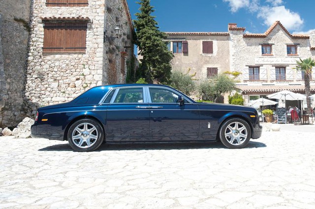 
Cửa xe đẹp nhất: Rolls-Royce Phantom
