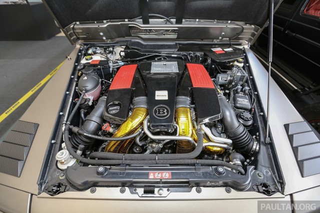 
Lần đầu tiên trình làng trong triển lãm Frankfurt 2013, Brabus G700 6×6 được trang bị động cơ V8, Biturbo, dung tích 5,5 lít của hãng Mercedes-Benz. Động cơ này sản sinh công suất tối đa 544 mã lực khi được trang bị cho Mercedes-Benz G63 AMG 6x6 nguyên bản.
