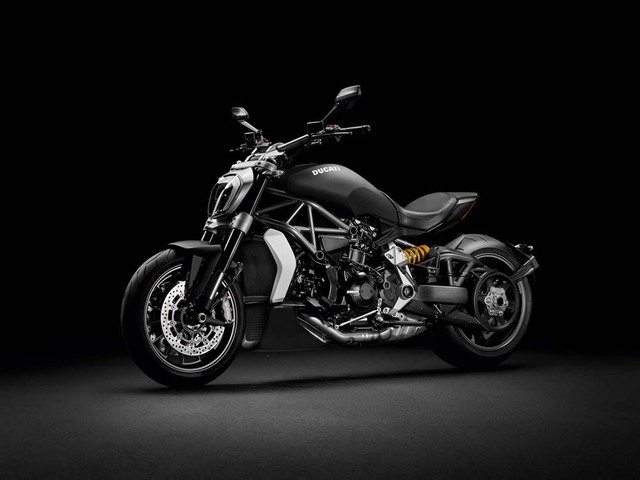 
Các số đo cơ bản của Ducati Xdiavel mới là chiều dài cơ sở 1.615 mm, trọng lượng 247 kg và chiều cao yên 755 mm. 
