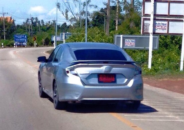 Honda Civic Sedan thế hệ mới trên đường thử tại Thái Lan.