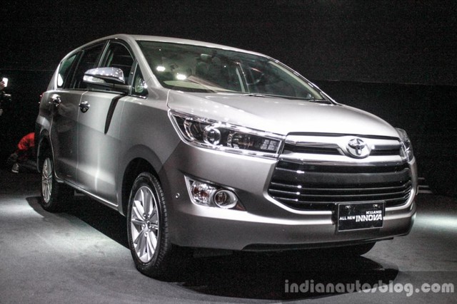 
Hôm 13/11/2015 vừa qua, những hình ảnh và thông tin cụ thể của Toyota Innova thế hệ mới đã được công bố tại Indonesia. Đến hôm 23/11, Toyota Innova thế hệ mới chính thức được tung ra thị trường Indonesia với giá bán dao động từ 282 - 423,8 triệu Rupiah, tương đương 462,6 - 695 triệu Đồng.
