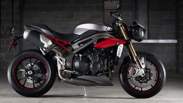 Triumph Speed Triple S 2016 sẽ có 2 phiên bản màu là đỏ Diablo Red và đen Phantom Black. Trong khi đó, hai màu tương ứng của Triumph Speed Triple R 2016 là trắng Crystal White và xám mờ Matt Graphite.